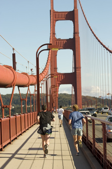 San Francisco runners on the Golden Gate bridge